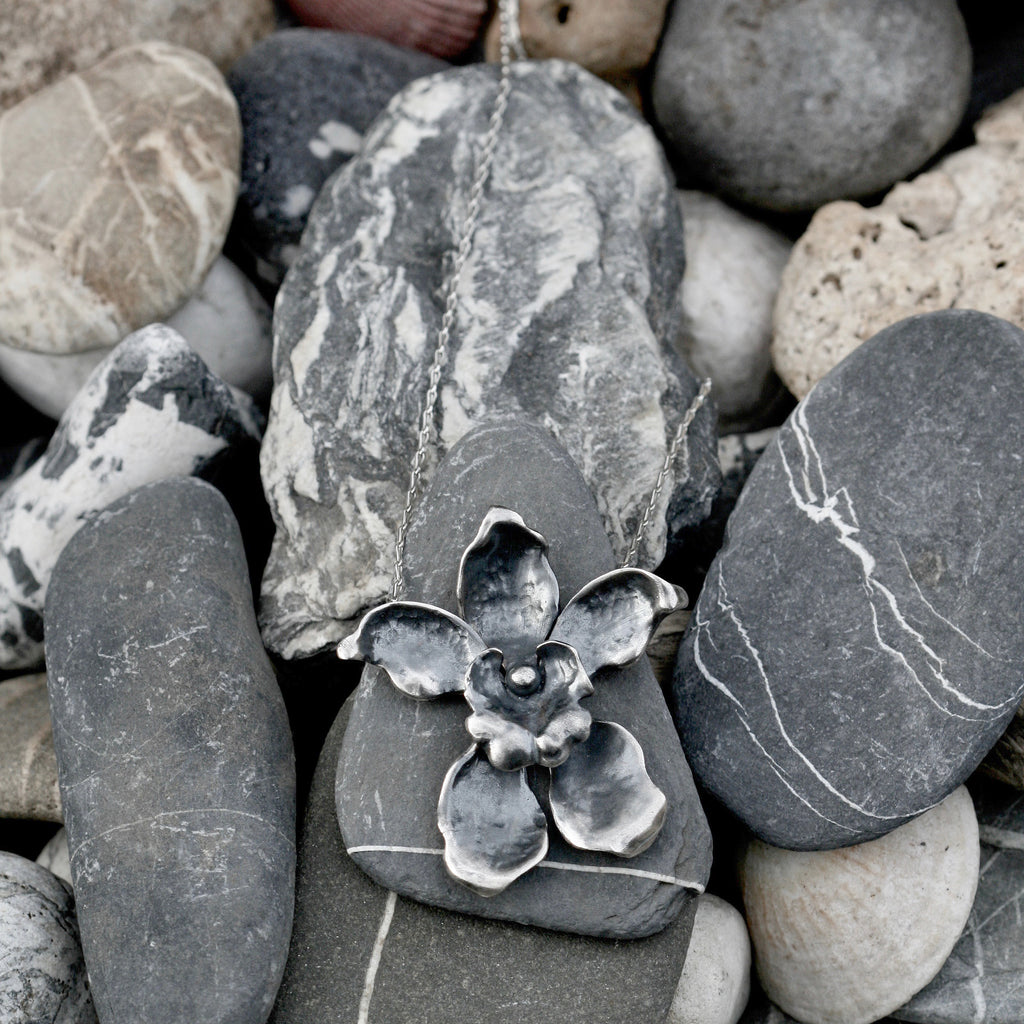 Large spider orchid floral necklace made in Sterling silver weighs 26 grams and is strung on a beautiful fine link barleycorn chain of 18 inches with a handmade catch. The orchid flower measures 6.2cm by 5.5cm.