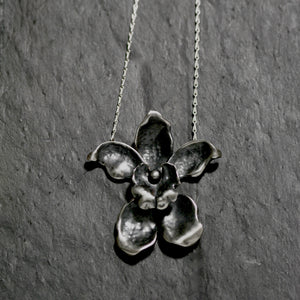 Large spider orchid floral necklace made in Sterling silver weighs 26 grams and is strung on a beautiful fine link barleycorn chain of 18 inches with a handmade catch. The orchid flower measures 6.2cm by 5.5cm.