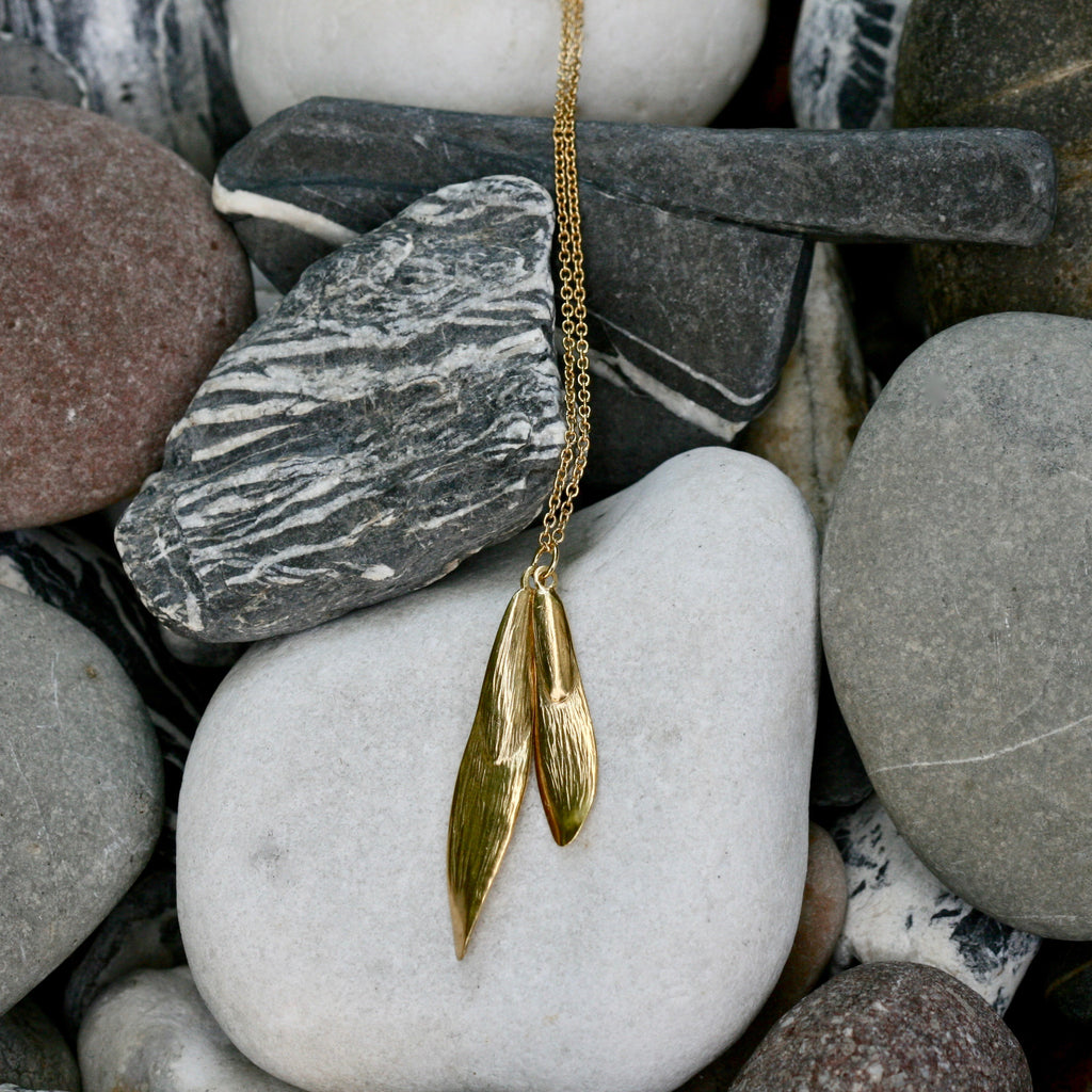 An 18 inch Sterling silver trace necklace with a set of 2 individually finished Ash keys. Handmade in silver the 2 keys are 5 and 3 cm. Is also available plated in 22ct yellow gold vermeil.